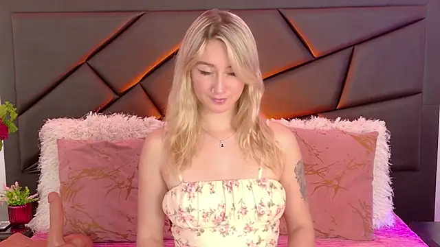 MaryDeniro online show from April 10, 2026, 8:16 pm