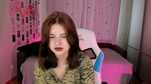 Snapshot of Vanessa_Verona chatting on September 15, 2025, 5:52 am Vanessa Verona online show from September 15, 2025, 5:52 am