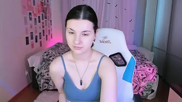 Snapshot of Vanessa_Verona chatting on March 22, 2025, 5:39 am Vanessa Verona online show from March 22, 2025, 5:39 am