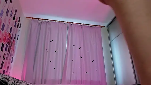 Snapshot of Vanessa_Verona chatting on October 8, 2025, 5:53 am Vanessa Verona online show from October 8, 2025, 5:53 am