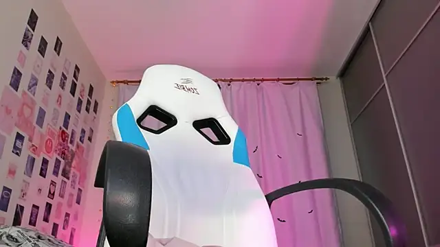 Snapshot of Vanessa_Verona chatting on November 7, 2025, 5:45 am Vanessa Verona online show from November 7, 2025, 5:45 am