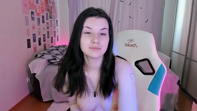 Snapshot of Vanessa_Verona chatting on March 9, 2025, 5:22 am Vanessa Verona online show from March 9, 2025, 5:22 am