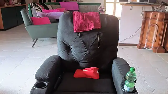 Snapshot of peachgirlmartyna chatting on November 1, 2025, 10:09 am peachgirlmartyna online show from November 1, 2025, 10:09 am