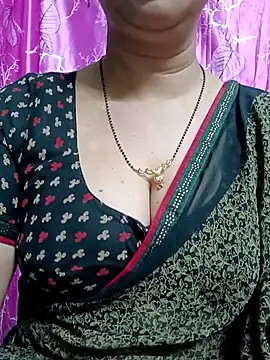 Snapshot of Rosy-B chatting on February 27, 2025, 6:53 pm Rosy-B online show from February 27, 2025, 6:53 pm