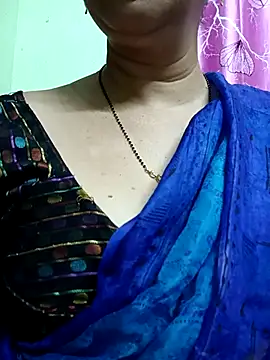Snapshot of Rosy-B chatting on March 17, 2025, 9:46 pm Rosy-B online show from March 17, 2025, 9:46 pm