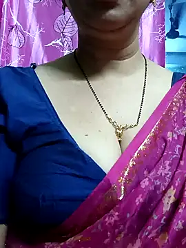 Snapshot of Rosy-B chatting on February 26, 2025, 5:42 pm Rosy-B online show from February 26, 2025, 5:42 pm