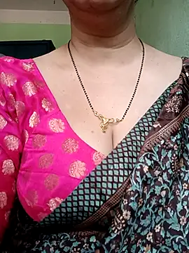 Snapshot of Rosy-B chatting on February 19, 2025, 10:01 am Rosy-B online show from February 19, 2025, 10:01 am