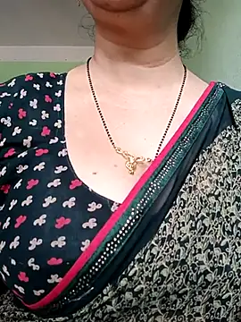 Snapshot of Rosy-B chatting on February 19, 2025, 6:22 am Rosy-B online show from February 19, 2025, 6:22 am