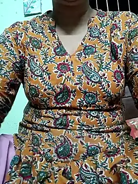 Snapshot of Rosy-B chatting on September 28, 2025, 5:31 pm Rosy-B online show from September 28, 2025, 5:31 pm