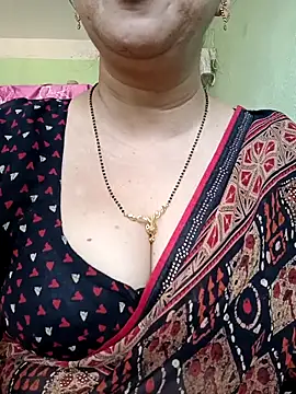 Snapshot of Rosy-B chatting on March 18, 2025, 9:34 am Rosy-B online show from March 18, 2025, 9:34 am