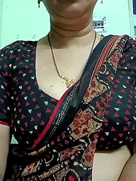 Snapshot of Rosy-B chatting on March 4, 2025, 9:54 pm Rosy-B online show from March 4, 2025, 9:54 pm