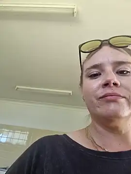 Snapshot of Off_the_Lesh chatting on November 25, 2025, 1:39 am Off the Lesh online show from November 25, 2025, 1:39 am