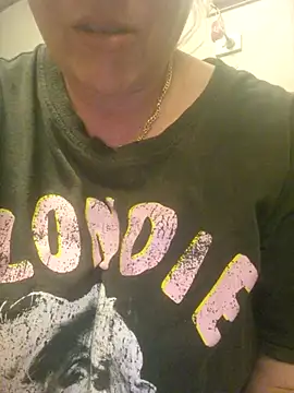 Snapshot of Off_the_Lesh chatting on November 22, 2025, 2:27 pm Off the Lesh online show from November 22, 2025, 2:27 pm