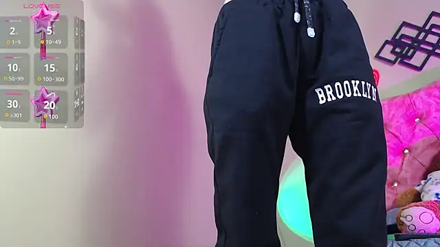 Snapshot of blue_violette_ chatting on November 27, 2025, 5:24 pm blue violette online show from November 27, 2025, 5:24 pm