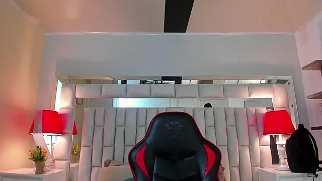 mariiahneedles online show from October 25, 2025, 1:27 am