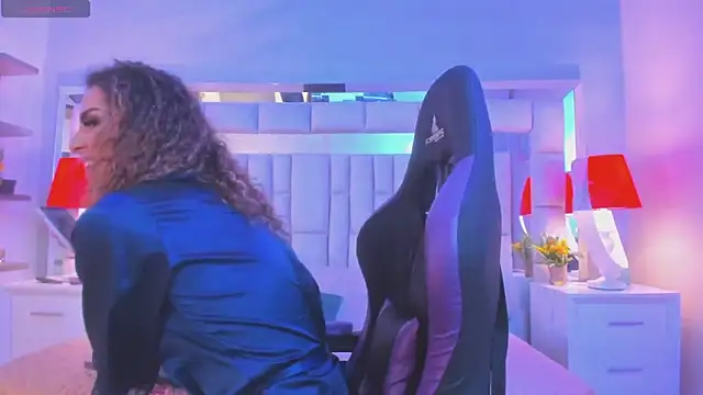 mariiahneedles online show from February 11, 2026, 3:39 am