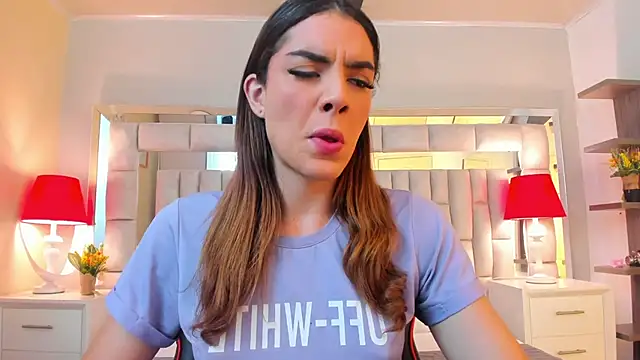 mariiahneedles online show from November 17, 2025, 9:52 pm