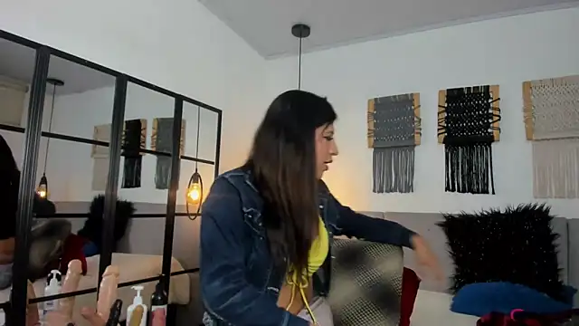 Snapshot of Sweet_camille chatting on February 13, 2026, 2:22 am Sweet camille online show from February 13, 2026, 2:22 am