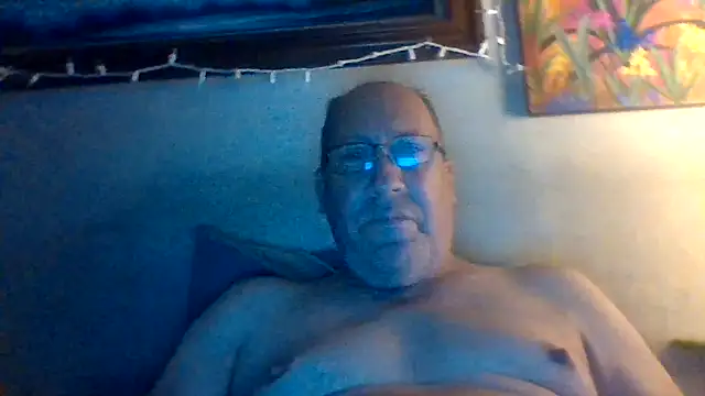 Snapshot of hornyrich69 chatting on December 18, 2025, 7:46 am hornyrich69 online show from December 18, 2025, 7:46 am