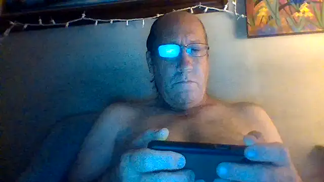 Snapshot of hornyrich69 chatting on September 18, 2025, 3:31 am hornyrich69 online show from September 18, 2025, 3:31 am