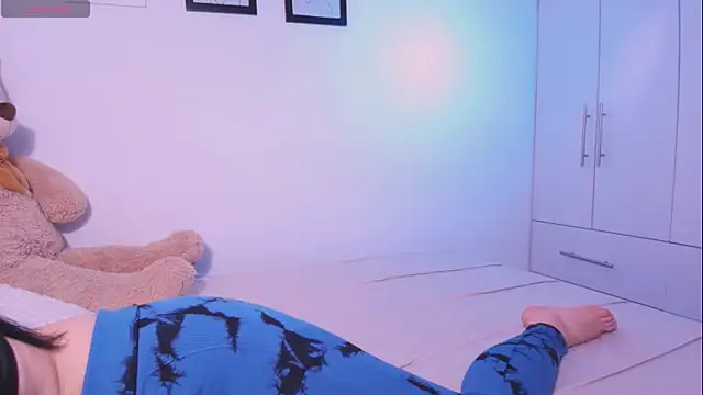 DannaHyde online show from November 6, 2025, 7:29 pm