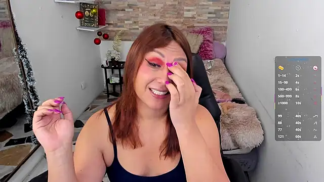 Snapshot of Analia_01 chatting on December 14, 2025, 12:33 pm Analia 01 online show from December 14, 2025, 12:33 pm