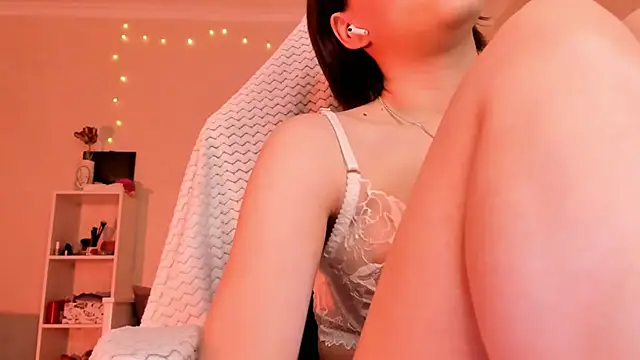 Snapshot of Britney_Ross chatting on October 26, 2025, 2:56 am Britney Ross online show from October 26, 2025, 2:56 am