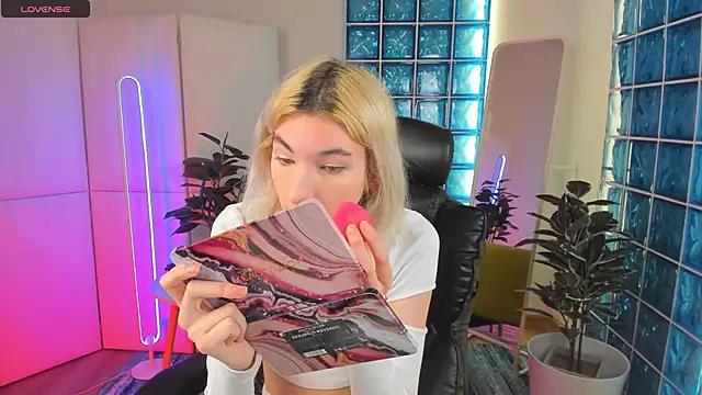 Mia Cheers online show from February 21, 2025, 1:55 pm