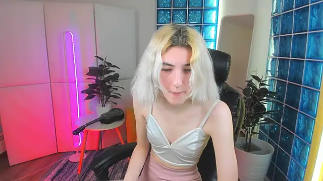 Mia Cheers online show from February 25, 2025, 1:43 pm