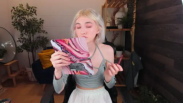 Mia Cheers online show from March 8, 2025, 1:47 pm