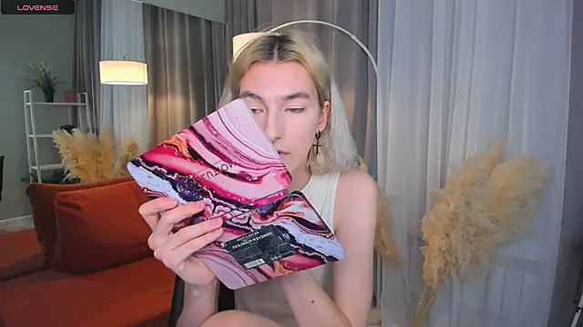 Mia Cheers online show from February 12, 2025, 1:48 pm