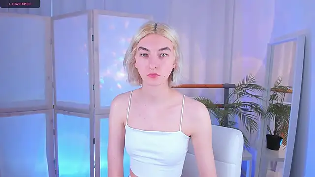 Mia Cheers online show from March 13, 2025, 1:50 pm