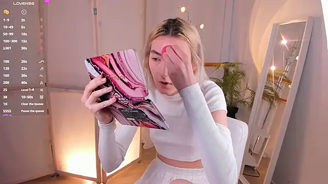 Mia Cheers online show from February 13, 2025, 2:20 pm