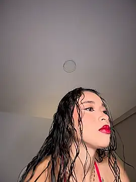 Snapshot of Hips_hannah chatting on December 19, 2025, 10:45 pm Hips hannah online show from December 19, 2025, 10:45 pm