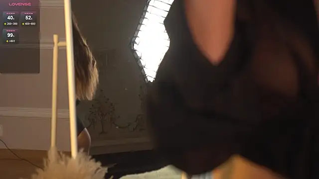 happywhores online show from December 17, 2025, 9:42 pm