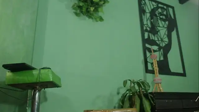 Snapshot of thirstymoonxx chatting on October 16, 2025, 4:54 am thirstymoonxx online show from October 16, 2025, 4:54 am