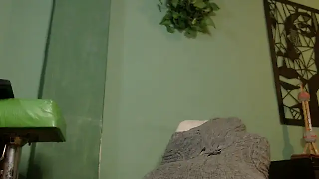 Snapshot of thirstymoonxx chatting on February 13, 2025, 3:29 am thirstymoonxx online show from February 13, 2025, 3:29 am