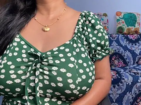 Snapshot of Aishwarya_101_ chatting on October 26, 2025, 5:13 pm Aishwarya 101 online show from October 26, 2025, 5:13 pm