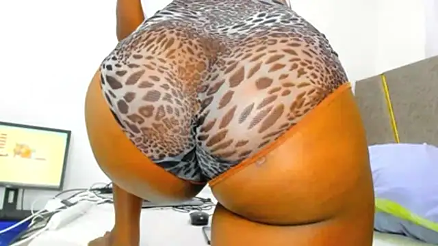 Natasha Spencer online show from November 27, 2025, 10:43 pm