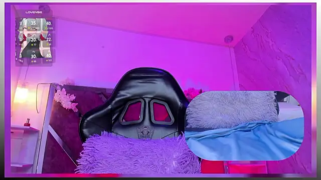 SweetieCloe  online show from January 14, 2026, 9:07 pm