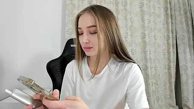 Snapshot of Sweet-bb chatting on September 10, 2025, 9:03 pm Sweet-bb online show from September 10, 2025, 9:03 pm