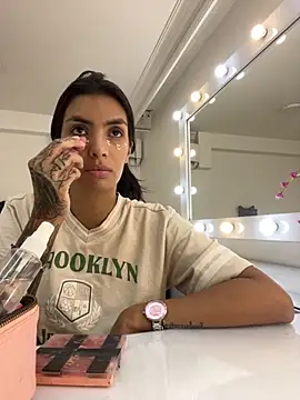 Snapshot of DeuxGold chatting on November 12, 2025, 2:26 am DeuxGold online show from November 12, 2025, 2:26 am