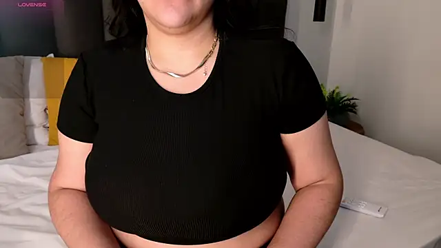 Snapshot of Harmonybabe_ chatting on September 24, 2025, 11:17 am Harmonybabe online show from September 24, 2025, 11:17 am