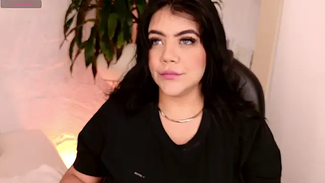 Snapshot of Harmonybabe_ chatting on October 2, 2025, 1:36 pm Harmonybabe online show from October 2, 2025, 1:36 pm