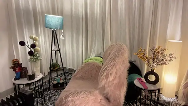 Snapshot of Unique-Beauty chatting on February 13, 2025, 4:50 pm Unique-Beauty online show from February 13, 2025, 4:50 pm