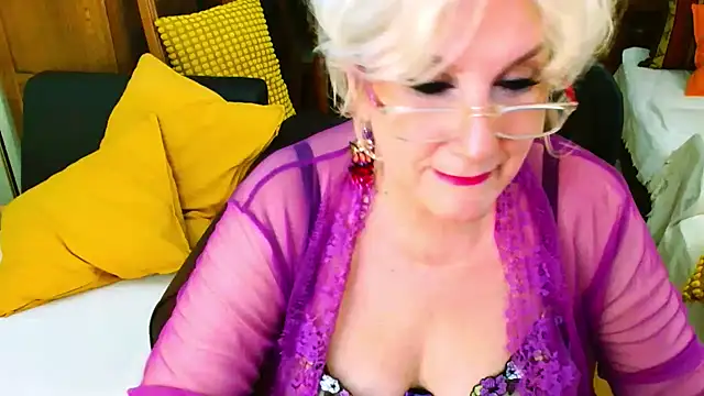 Snapshot of GattonaBiondona chatting on September 12, 2025, 8:47 am GattonaBiondona online show from September 12, 2025, 8:47 am