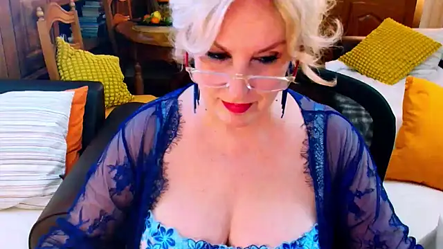 Snapshot of GattonaBiondona chatting on November 26, 2025, 3:12 pm GattonaBiondona online show from November 26, 2025, 3:12 pm