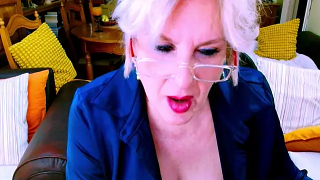 Snapshot of GattonaBiondona chatting on October 4, 2025, 8:05 am GattonaBiondona online show from October 4, 2025, 8:05 am