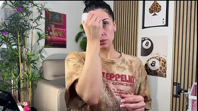 Snapshot of NattyFierros chatting on October 9, 2025, 8:04 am NattyFierros online show from October 9, 2025, 8:04 am