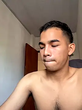 Snapshot of Boypolla11 chatting on November 13, 2025, 12:53 pm Boypolla11 online show from November 13, 2025, 12:53 pm